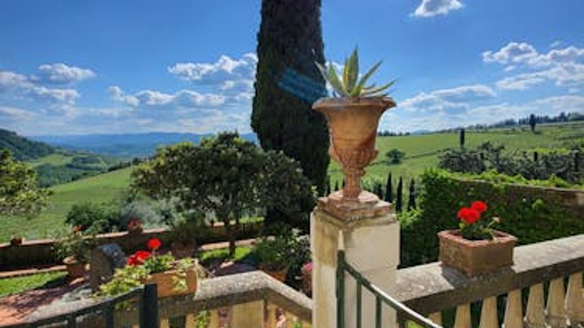 Villa Travignoli guided winery tour with wine tasting and lunch