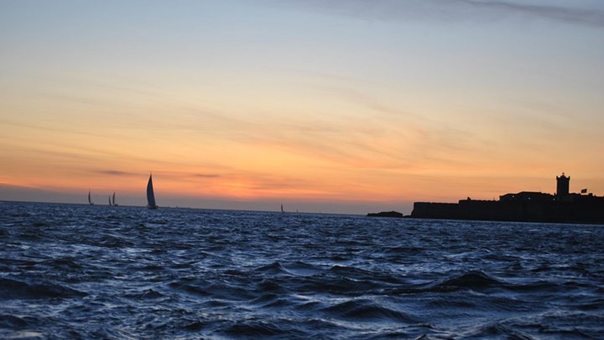 Cascais Sunset Private 2h Cruise with drinks