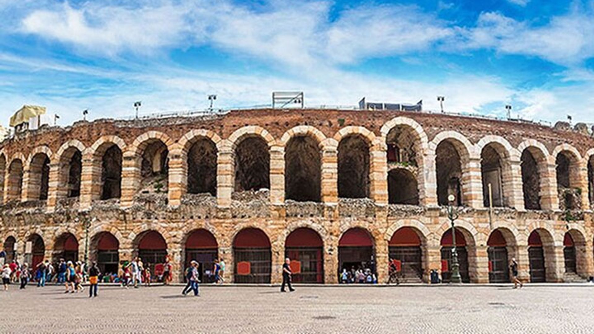 Visit Verona on foot with the Audio guide app for Smartphone