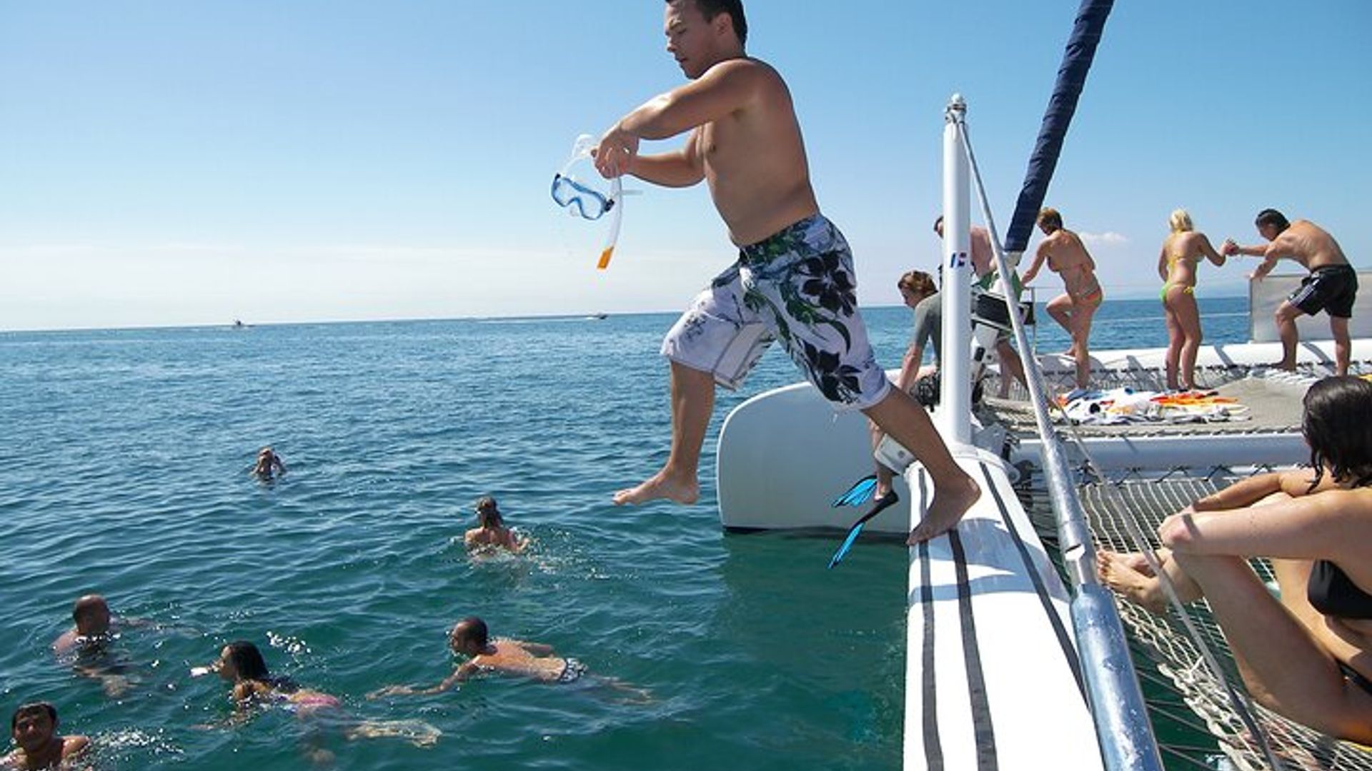 Catamaran cruise with drinks, food and swimming stop