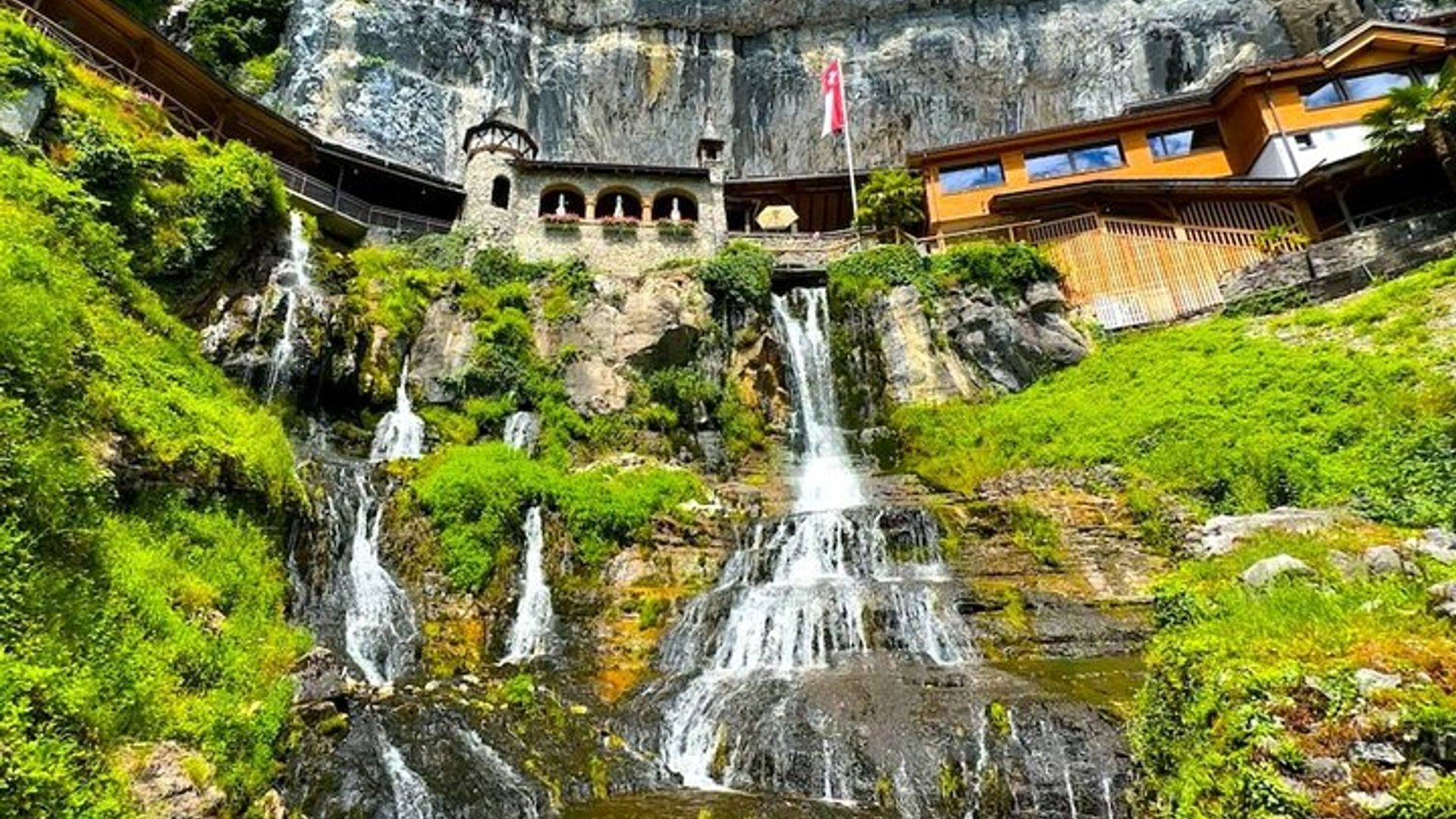 Von Luzern : Thuntour, Beatushöhlen, Seekreuzfahrt und Käse