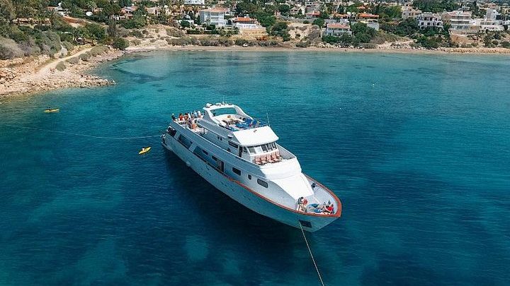 6-Hour Cyprus West Coast Ocean Flyer Cruise from Paphos