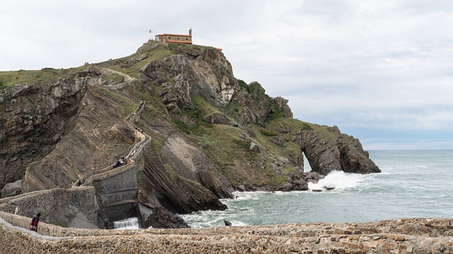 Bilbao, Guggenheim und Gaztelugatxe: Kleingruppentour mit Mittagessen