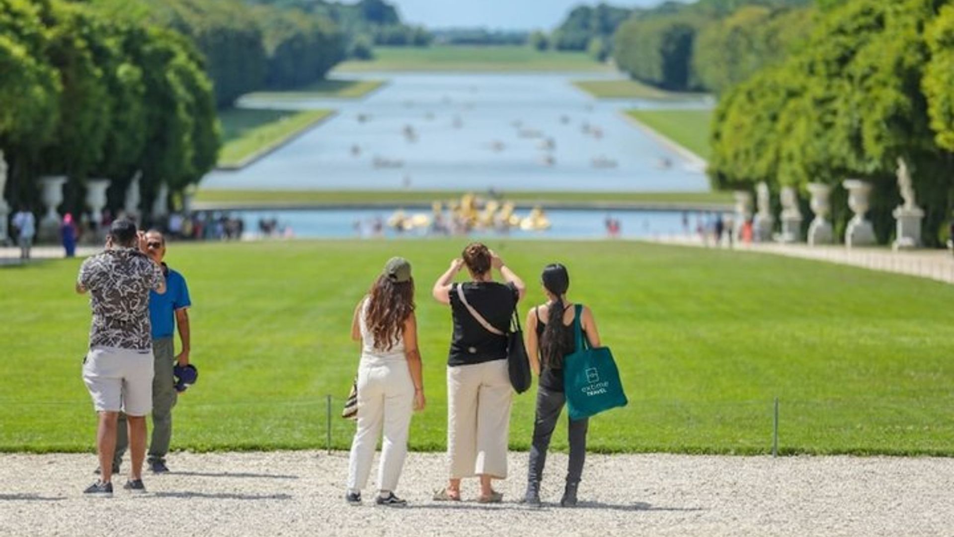 Giverny and Versailles Private Day Tour from Paris with Lunch