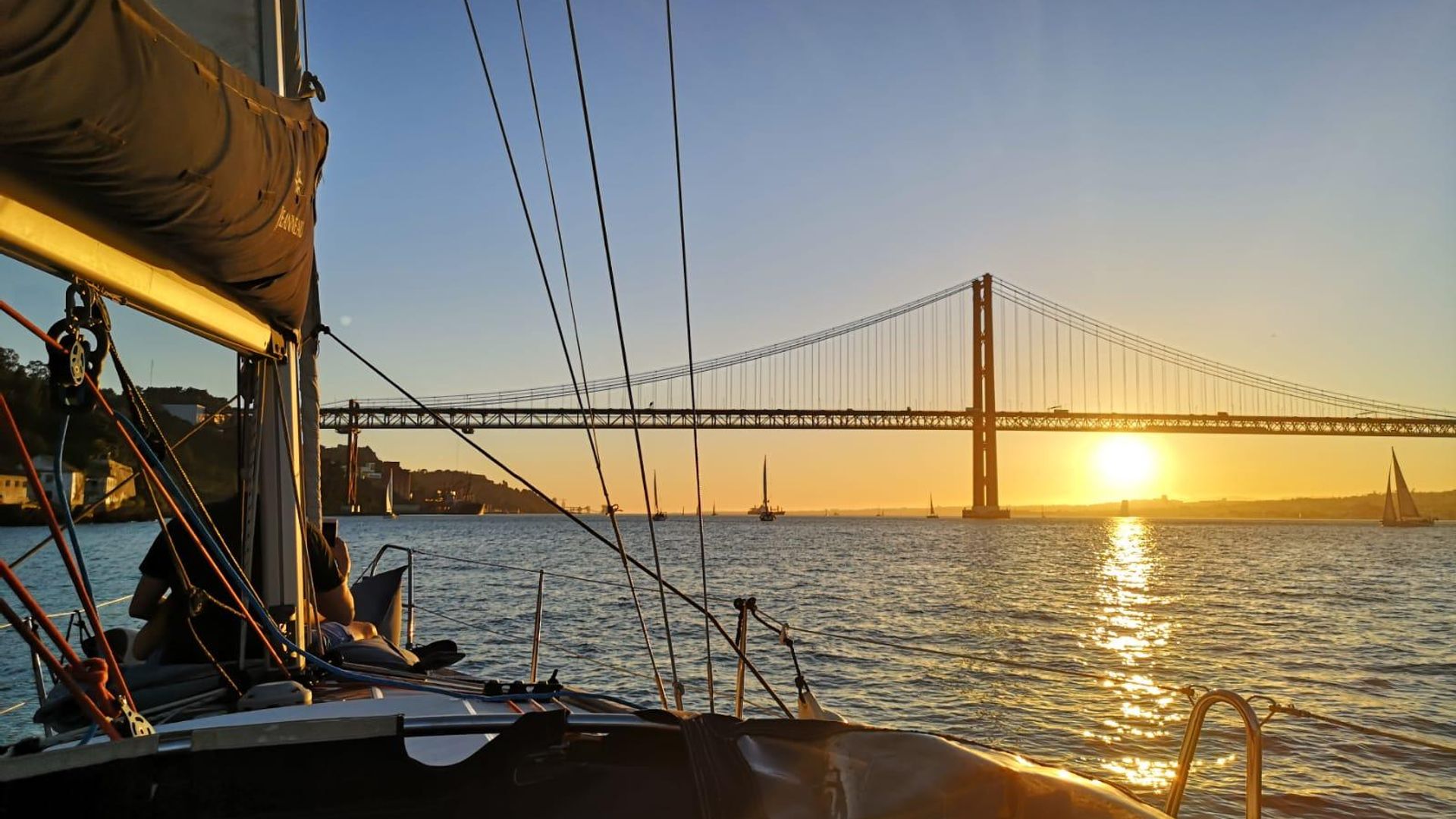 Lisbon Romantic Private 2h Sunset Cruise with sparkling wine