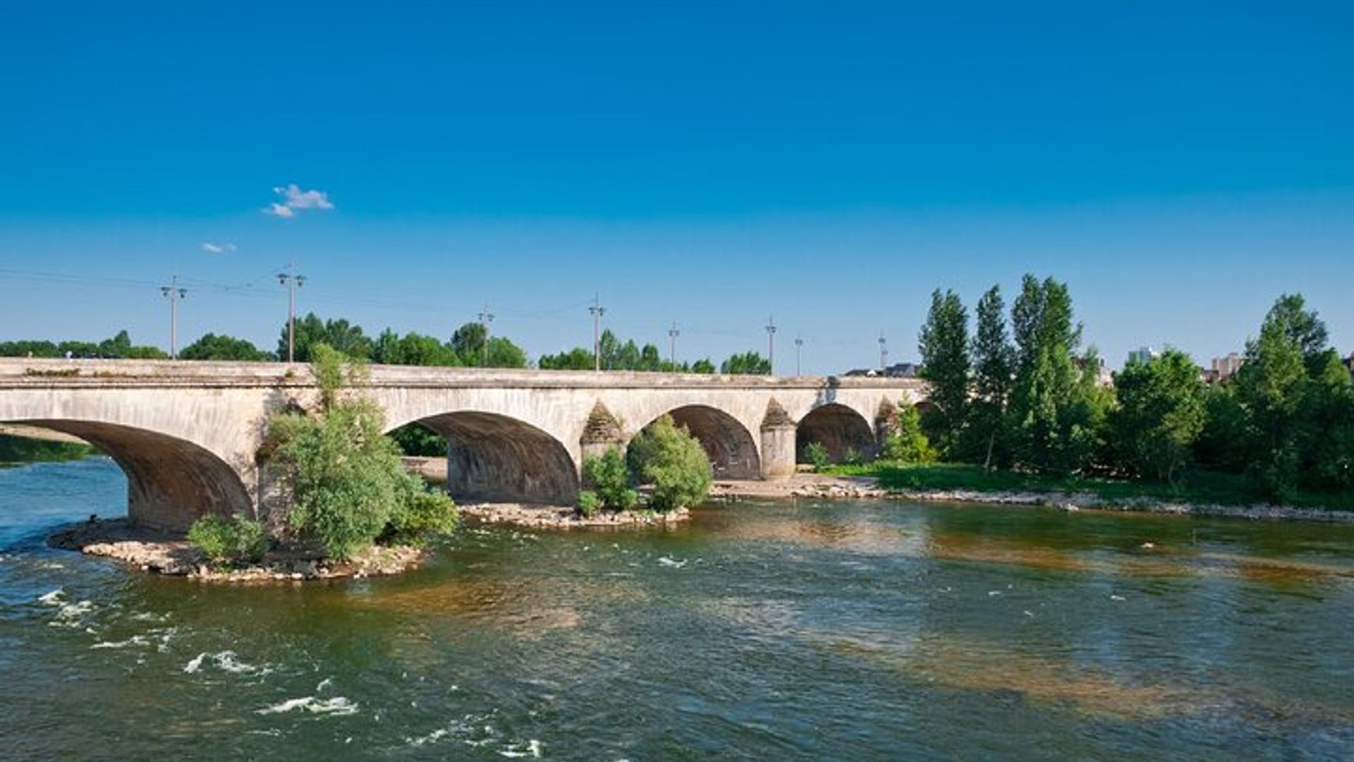 Orleans: Visita a pie con audioguía, 1 hora y 50 minutos y 23 audiocomentarios.