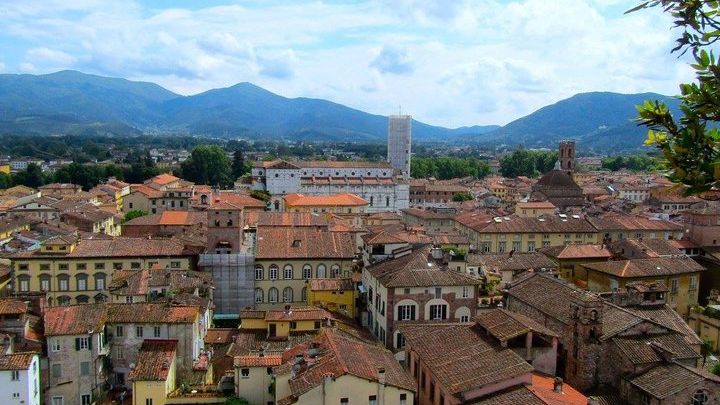Discover Lucca’s Secrets on a Guided Walking Tour