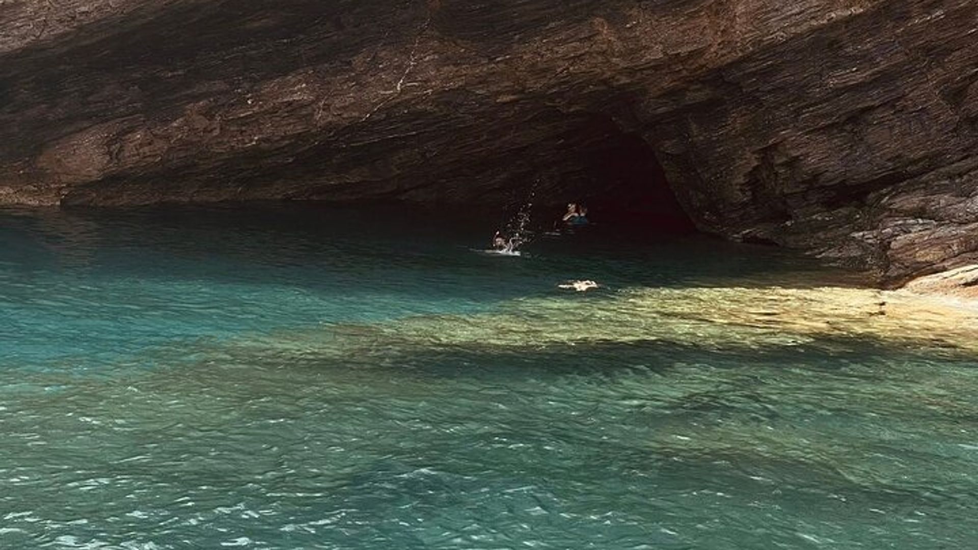 Tour en barco de aventura por la isla de Elba para grupos pequeños y cena al atardecer