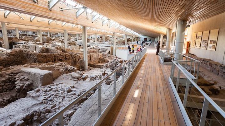 ARCHAEOLOGICAL BUS TOUR TO AKROTIRI EXCAVATION & RED BEACH