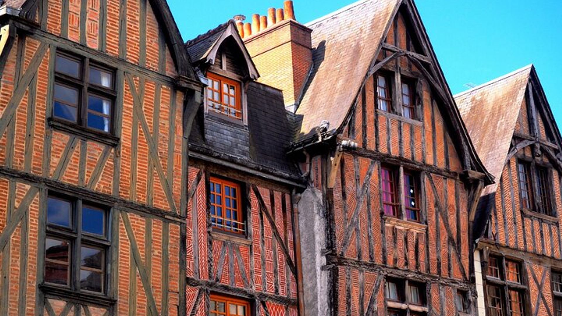 Bourges: Visita a pie con audioguía, 1 hora y 20 minutos con 22 comentarios de audio.