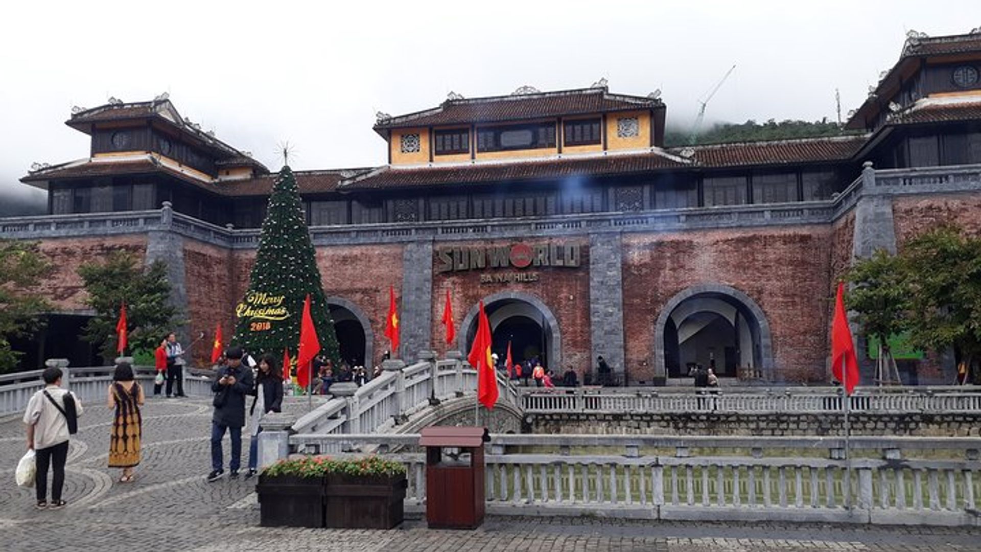 Privatauto Vom Hafen Chan May zur Goldenen Brücke & zurück