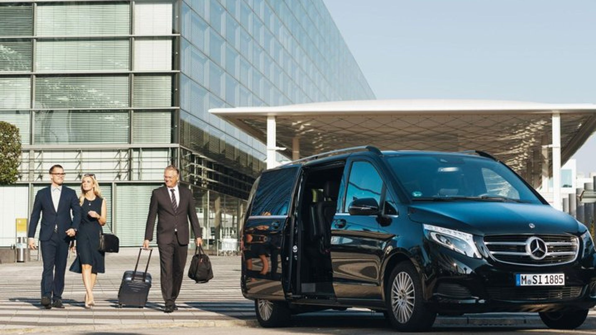 Paris: Orly or Charles de Gaulle Private Round-Trip Transfer