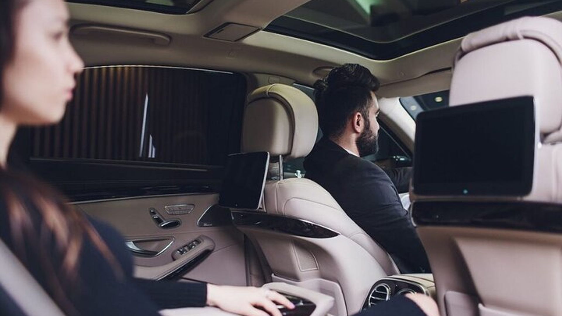 Paris Private Transfer to CDG or Orly with Luxury Upgrade