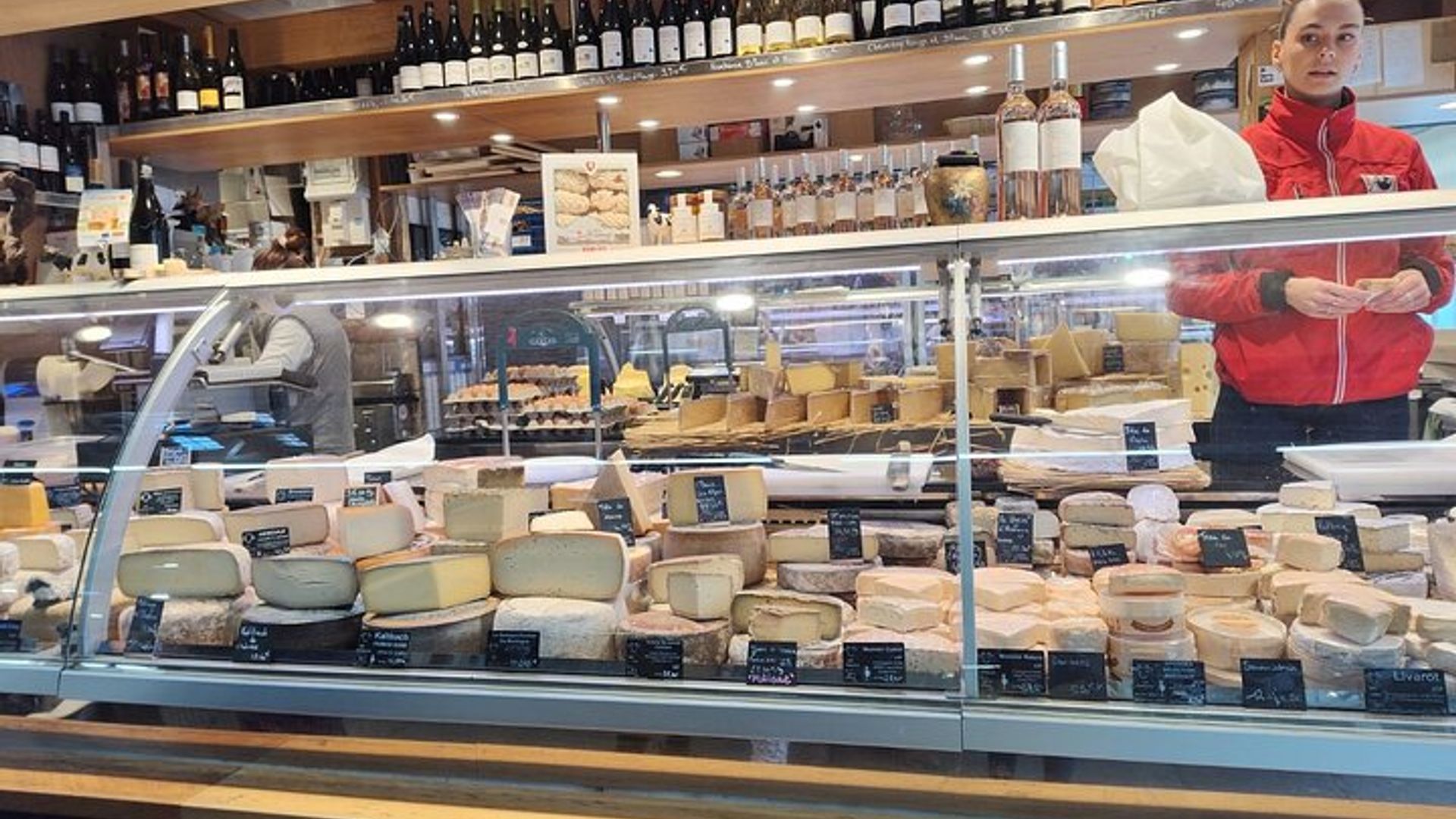 Paris Marché d’Aligre Walking Tour with Chocolate and Cheese Tasting