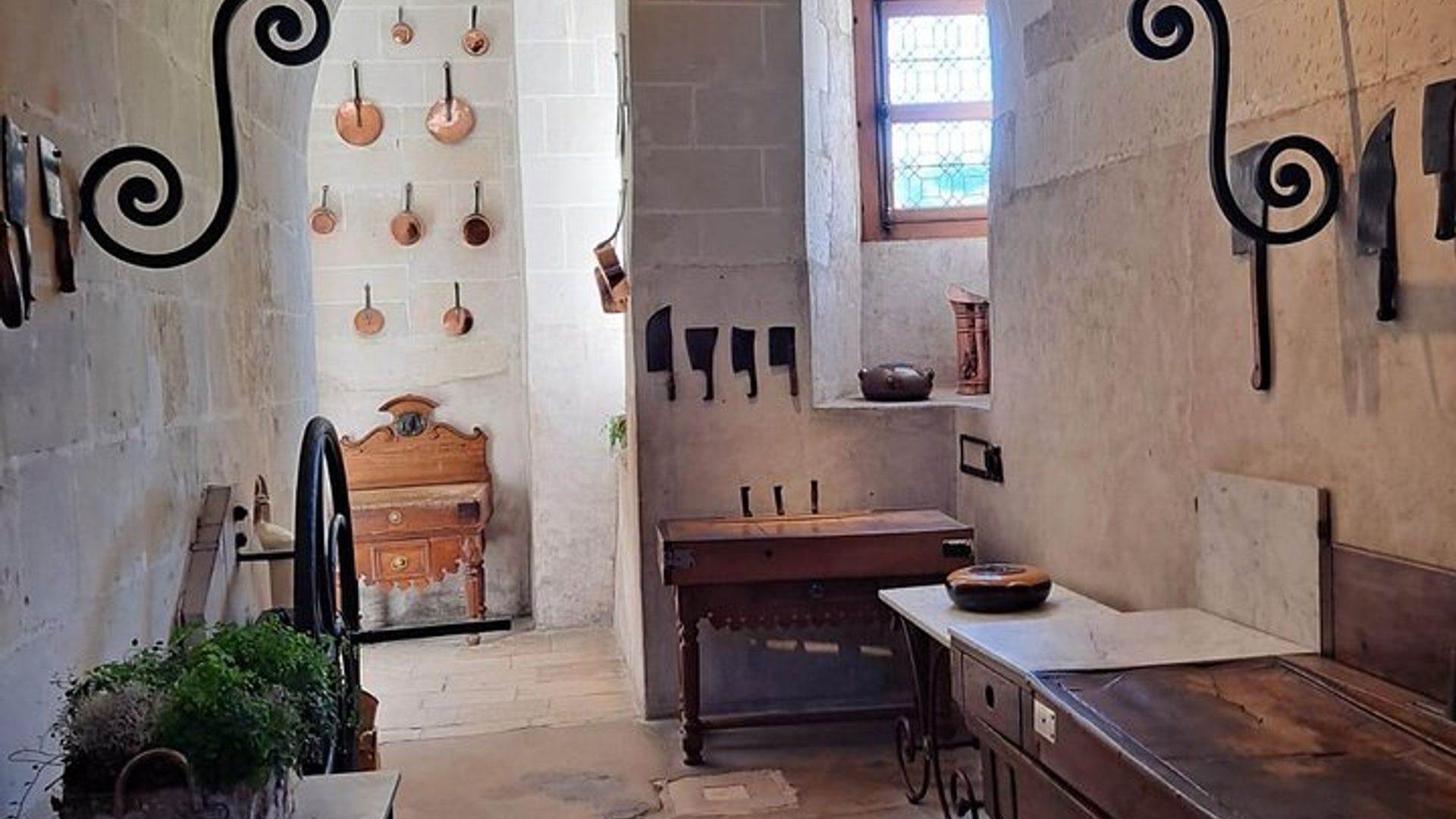 Loire Valley Castles Private Tour From Paris by Minivan