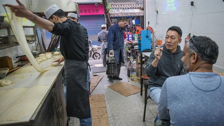 Xi'an Small-Group Evening Food Tour by Tuk-Tuk