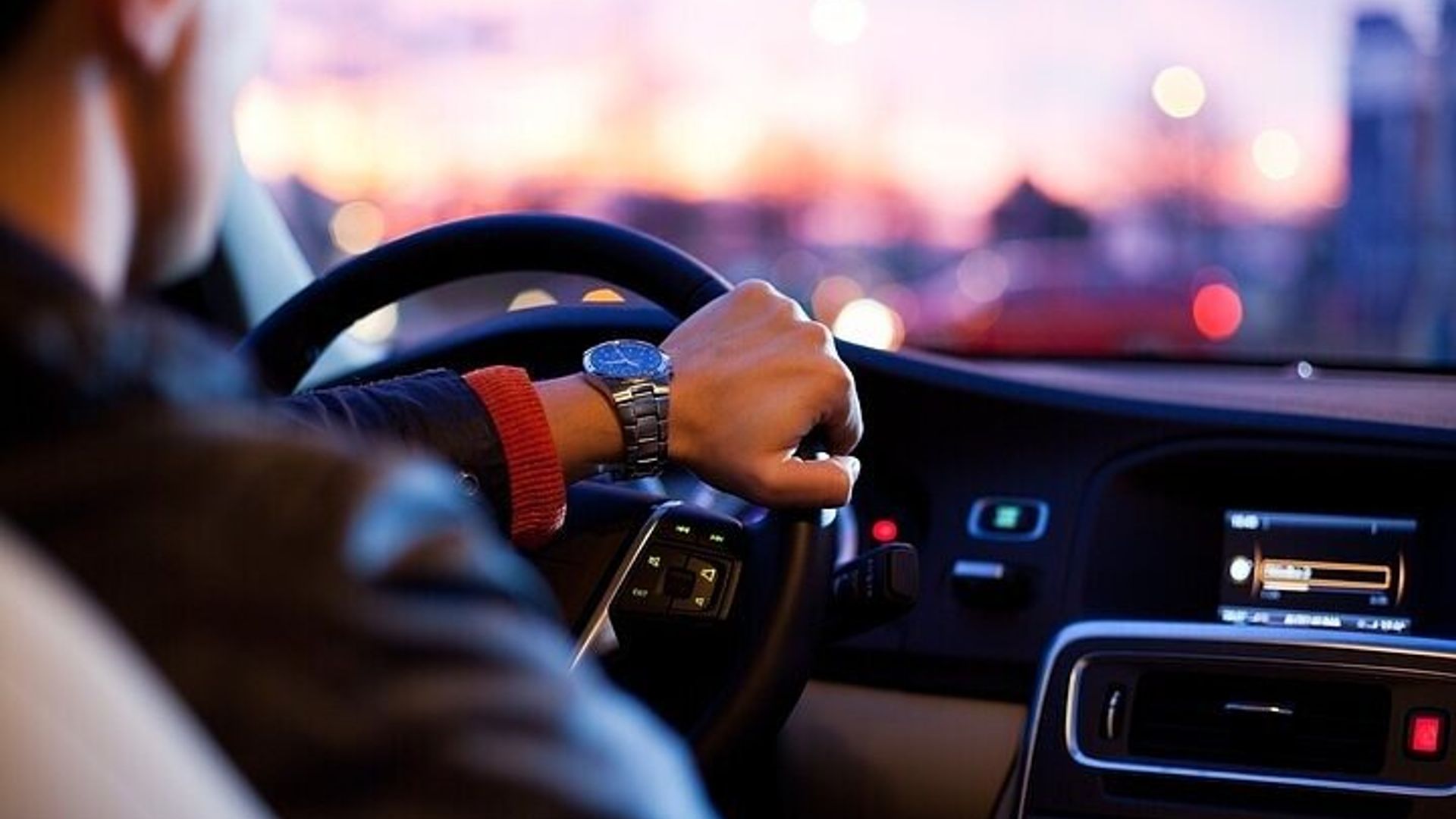 Private transfer from Zurich to Zermatt with 3h Sightseeing Stop