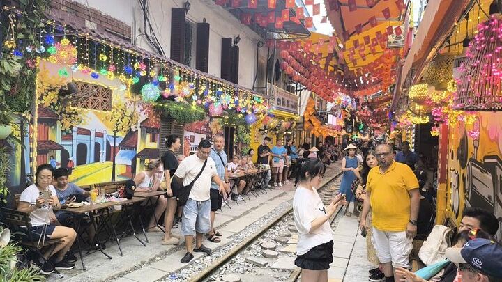 Hanoi Food & Train Street Tour
