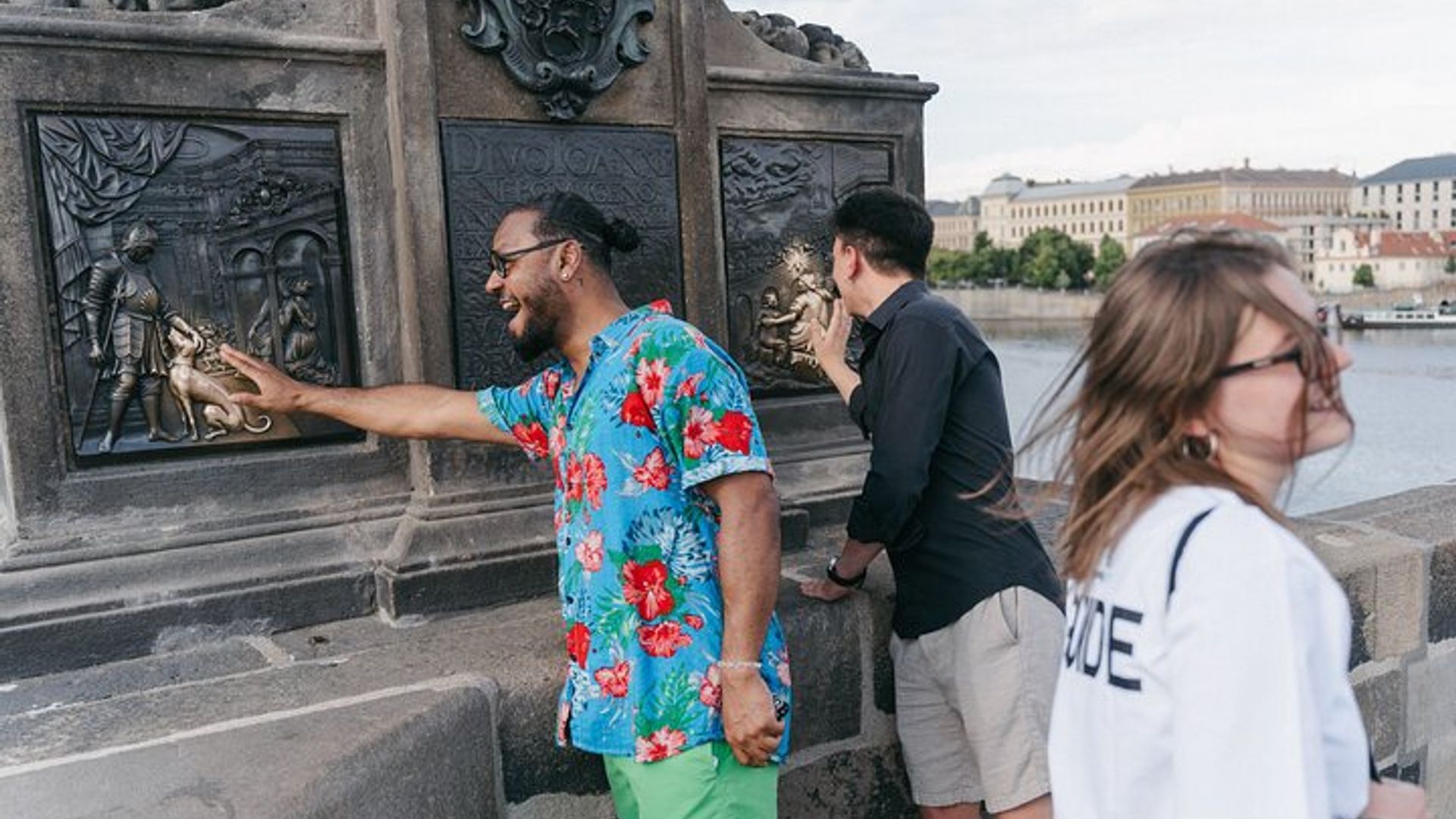 Tour di Gruppo con Guida a Piedi sul Ponte Carlo di Praga e Crociera sul Fiume