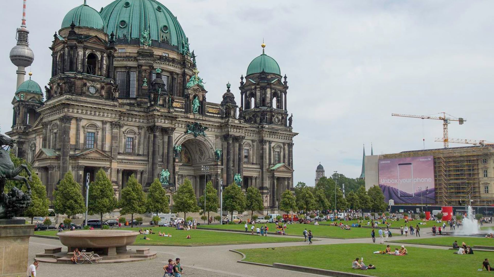 Berlin Highlights: Guided Bike Tour