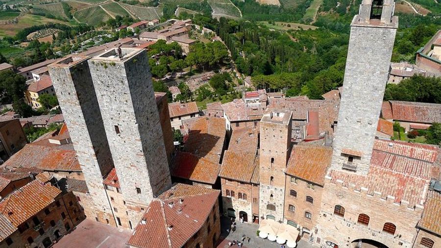 Private San Gimignano Medieval Walking Tour with Local Guide