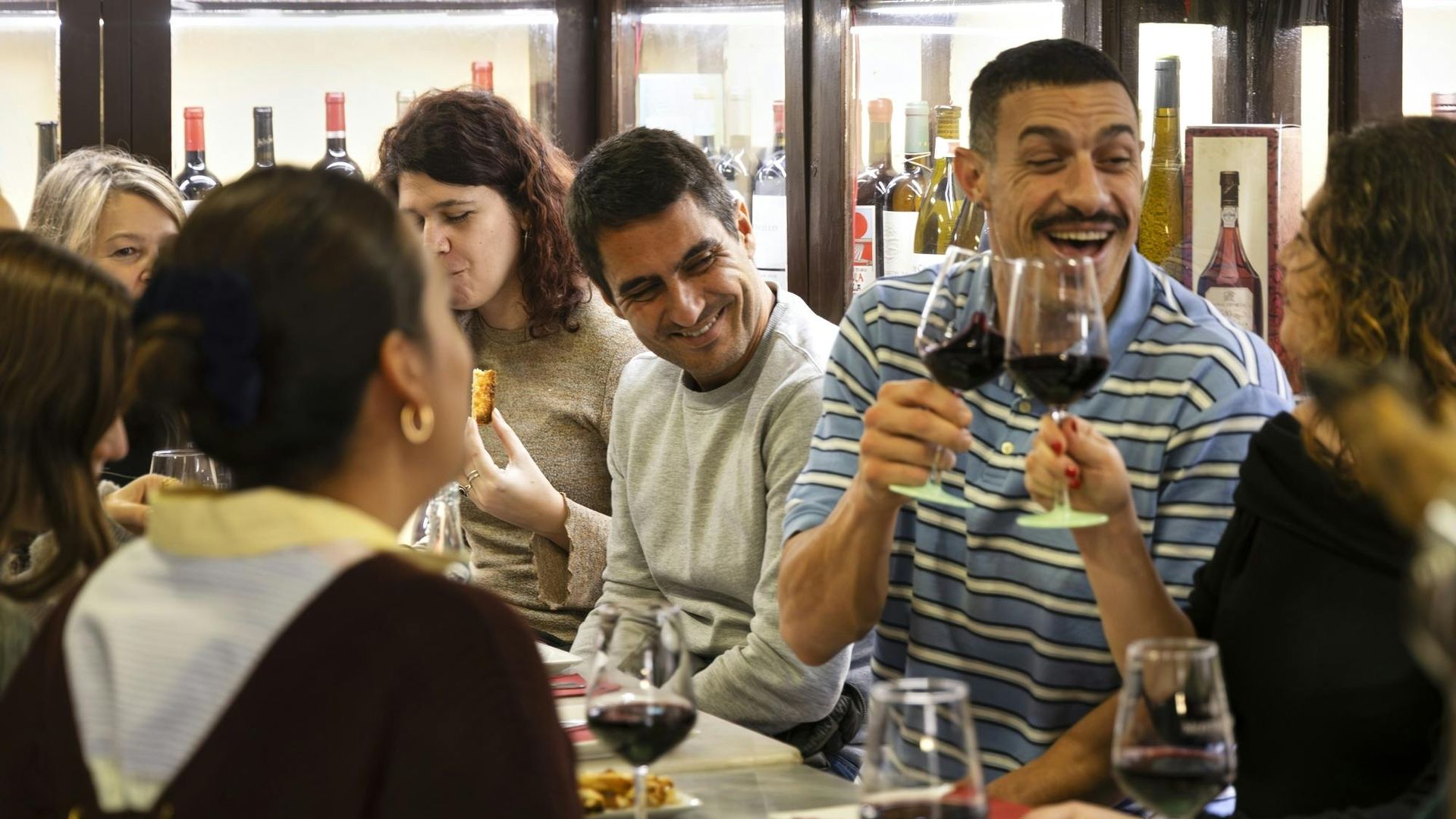 Tapas and wine guided tour