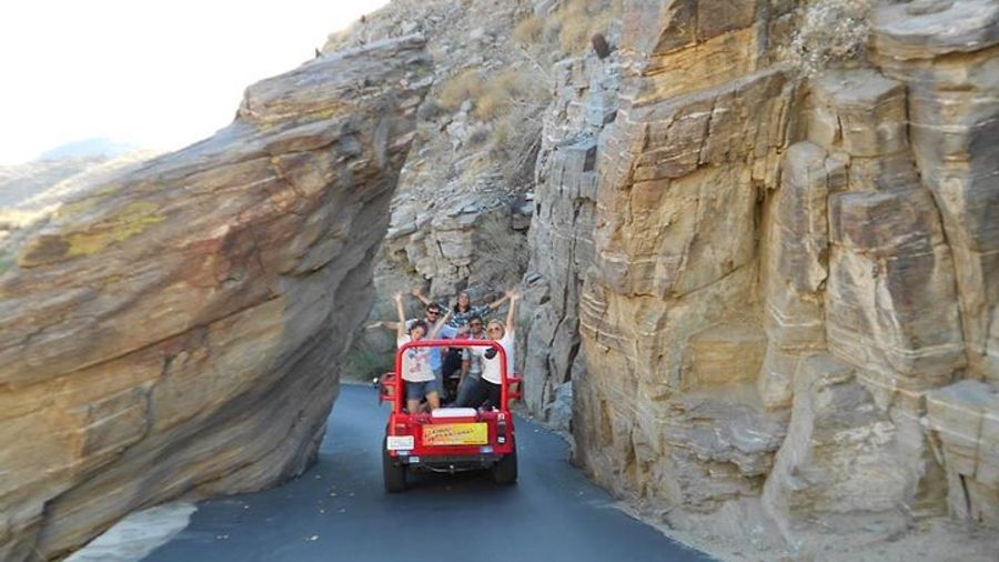 Indian Canyons Hiking Tour by Jeep from Palm Springs