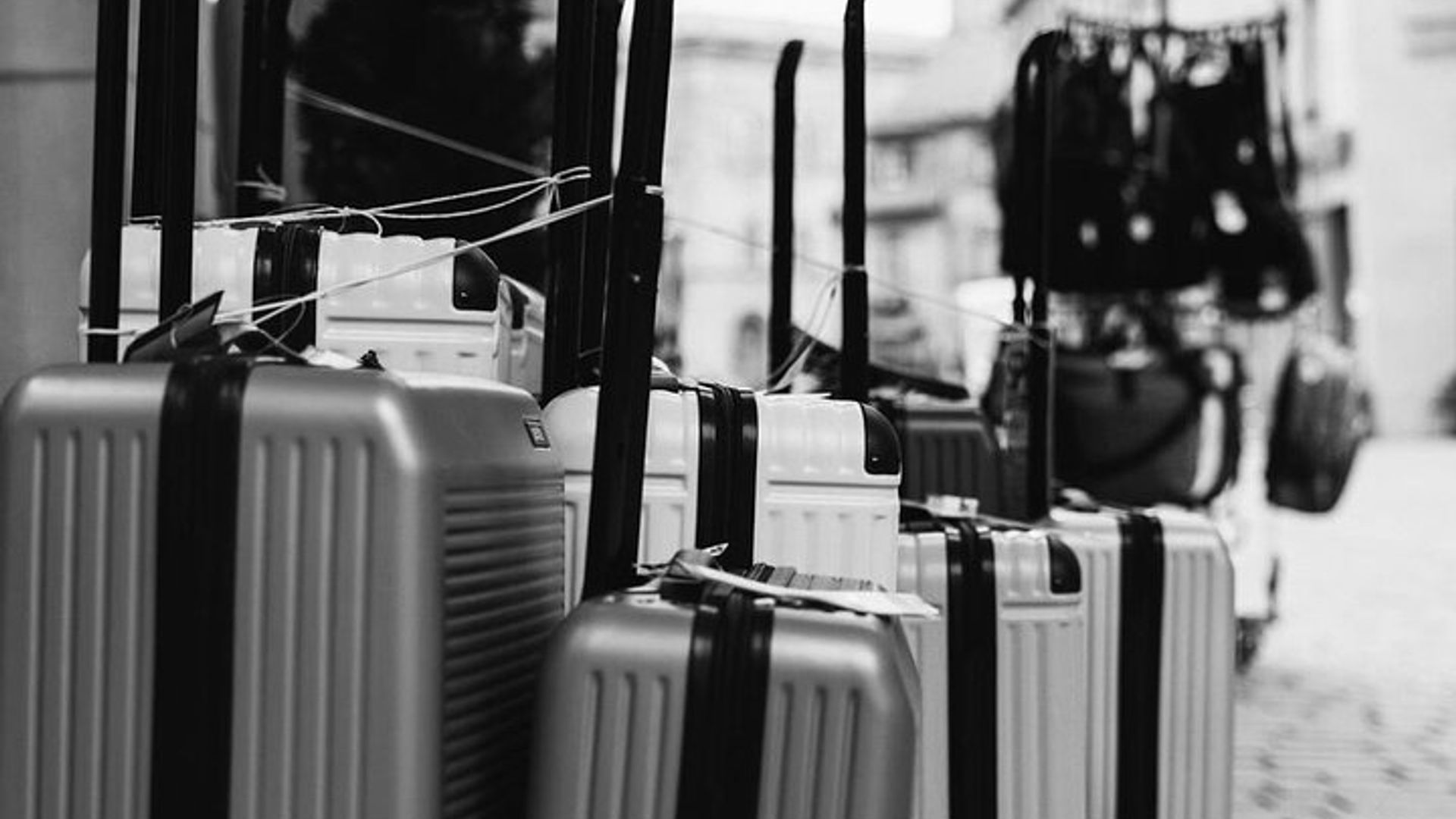 Paris Private Transfer to CDG or Orly with Luxury Upgrade