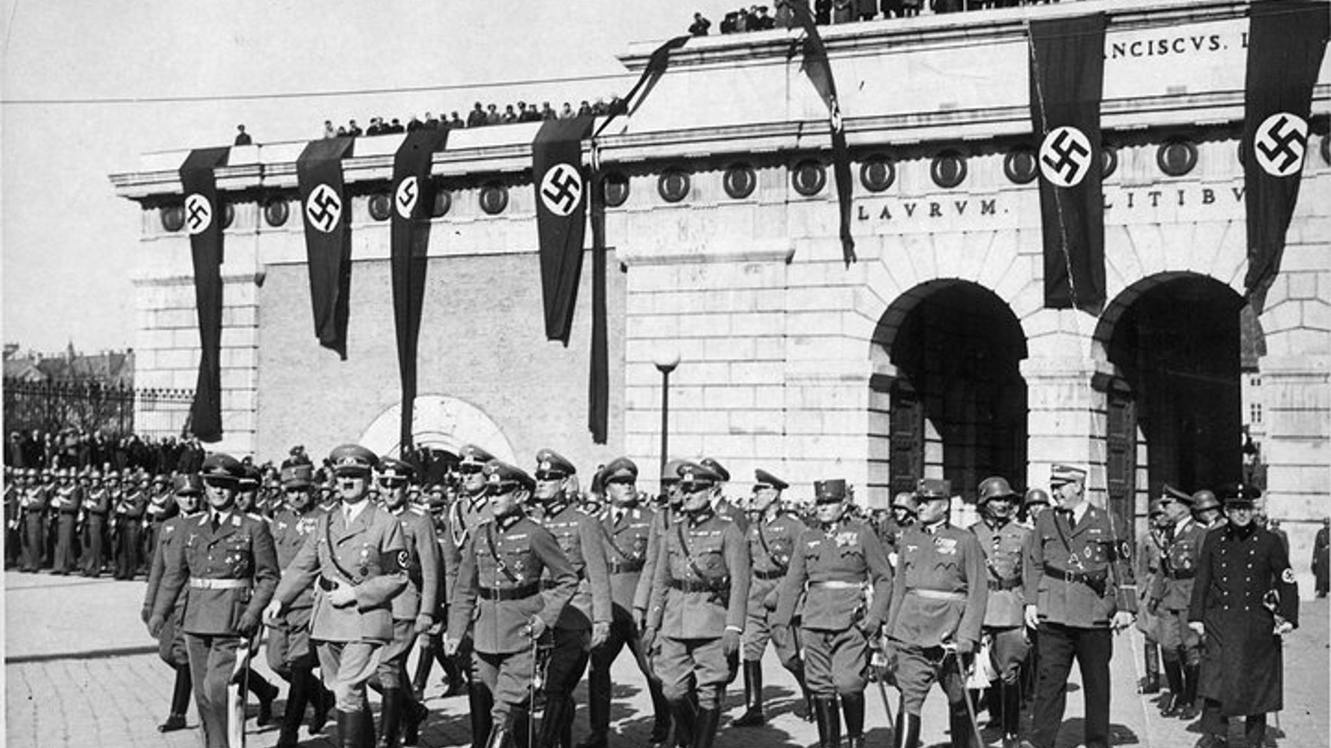 Historical Hitler Walking Tour of Vienna