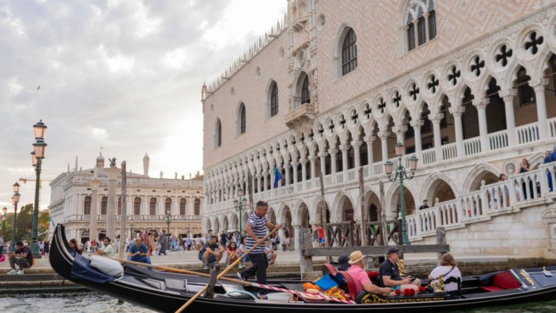 Venice Walking Tour and Gondola Ride