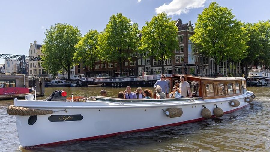 Amsterdam Canal Cruise Small-Group with Captain Bow