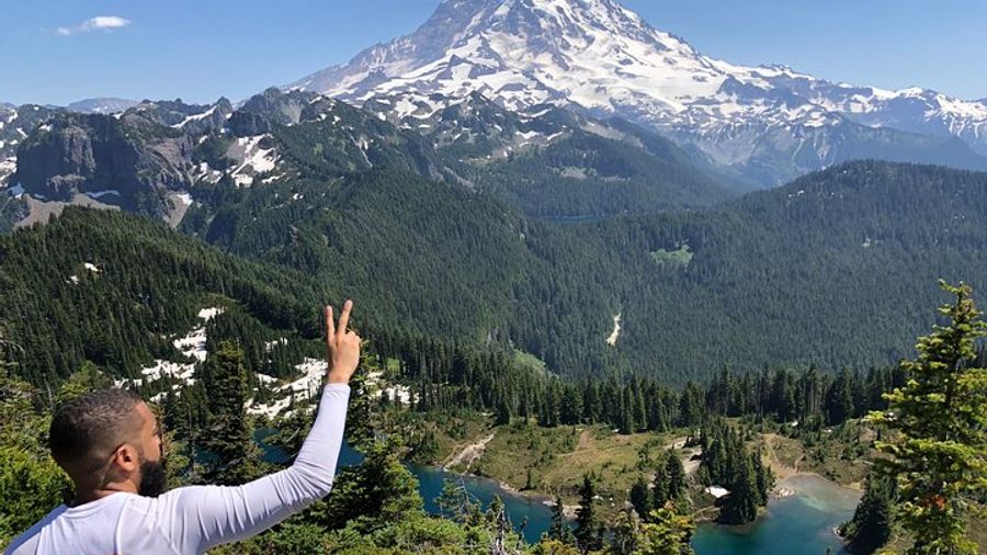Washington State Small-Group Full-Day Hiking Tour From Seattle