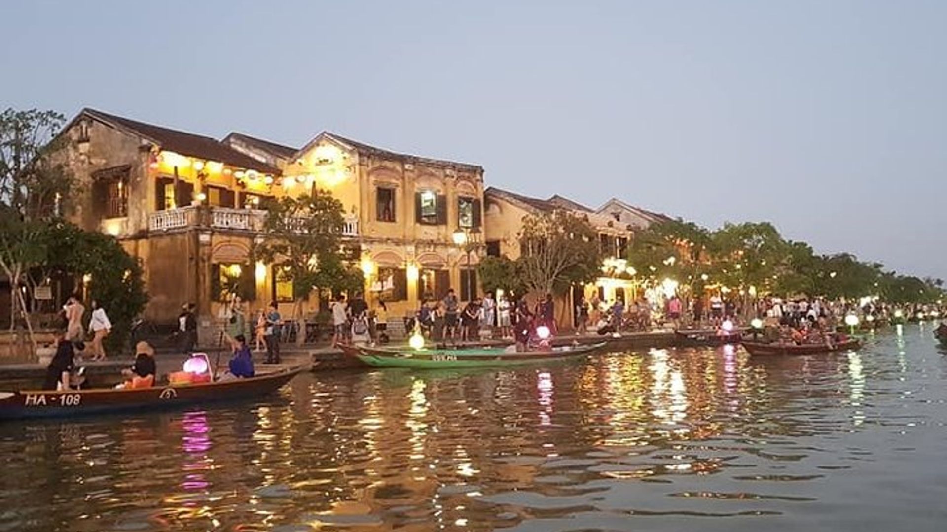 Private Tour MARBLE MOUNTAIN-Caves &HOI AN Ancient Town-BoatRide