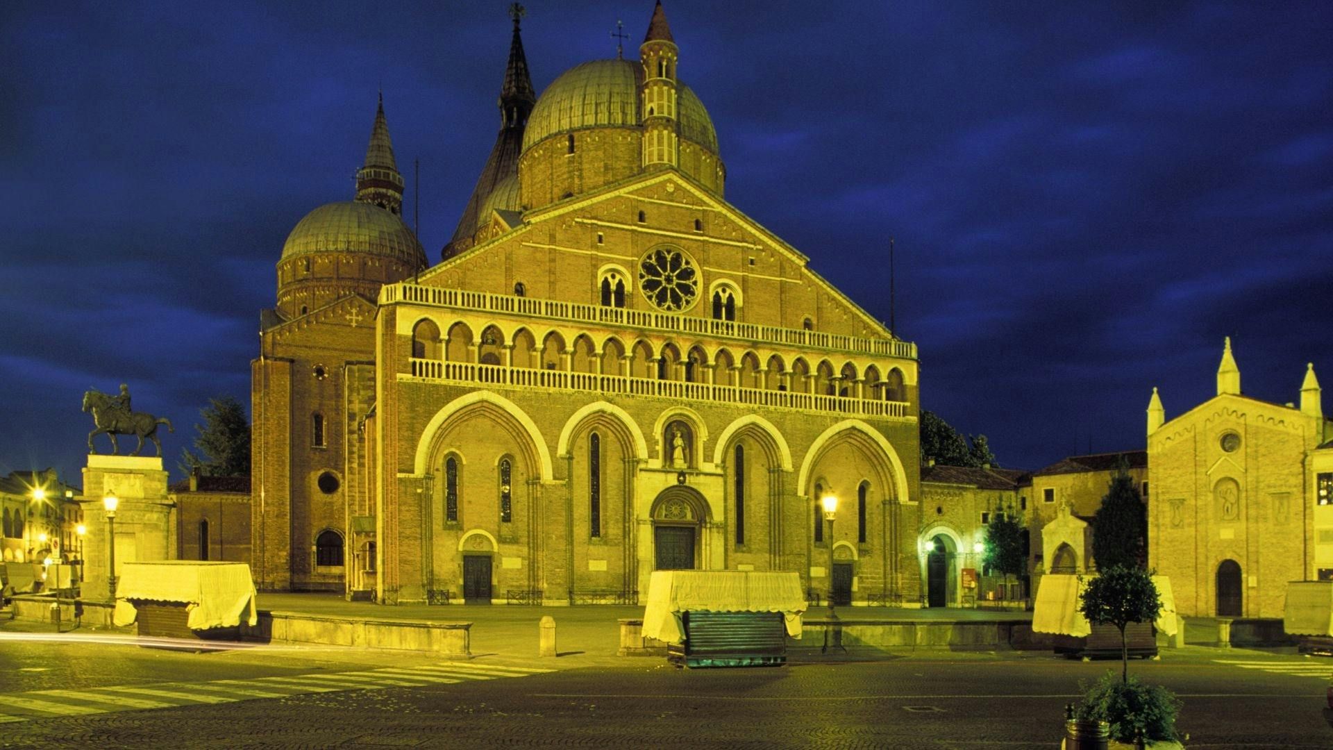 Padova Walking Tour With a Local