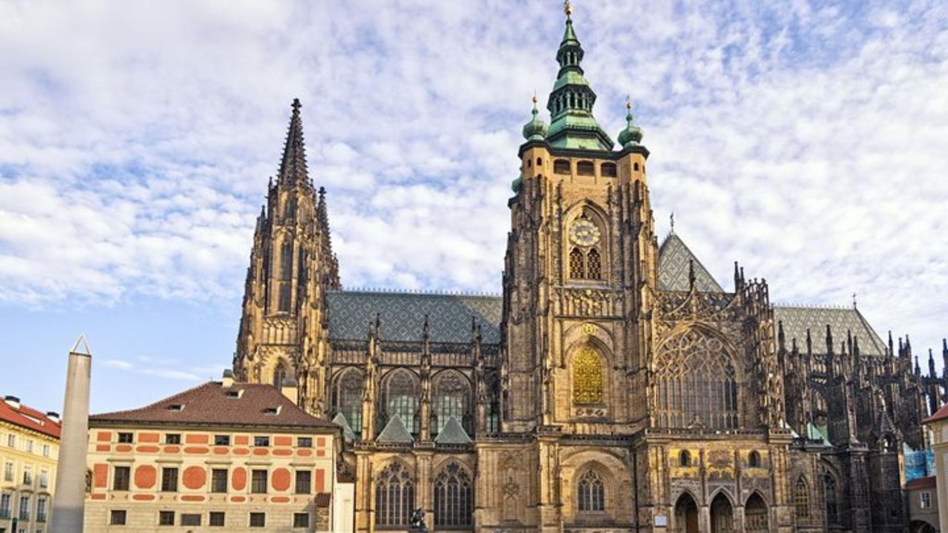 Prague Castle in Spanish, includes tickets and private transport to the Castle