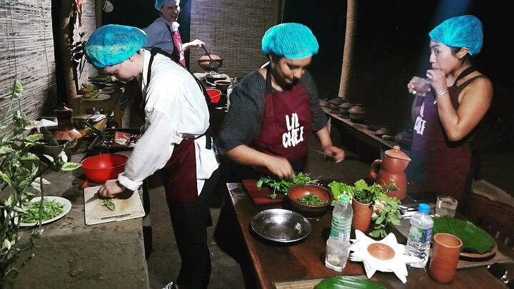Sri Lankan Village Cooking Class in Kandy with Hotel Transfers