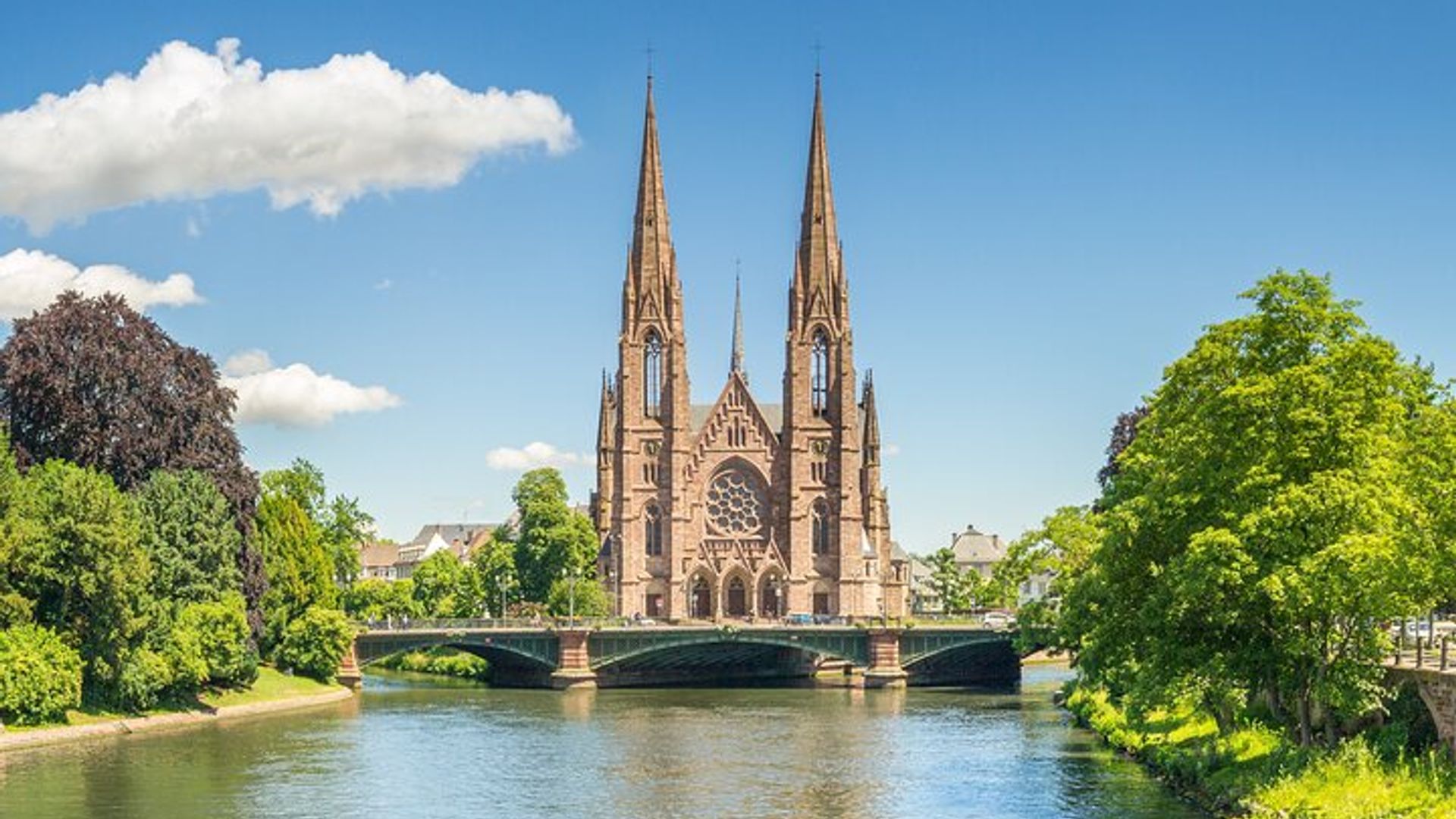 Private transfer: Brussels to Strasbourg with 2h Sightseeing stop