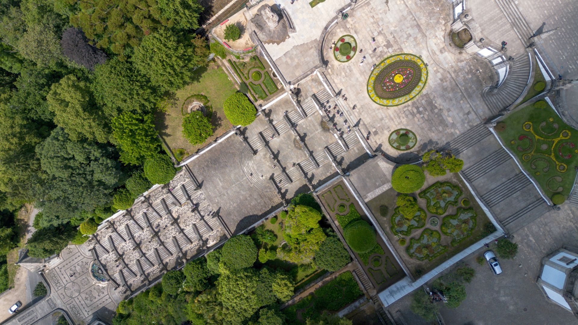 Guimarães & Braga Small Group Tour with Lunch and All Tickets Included