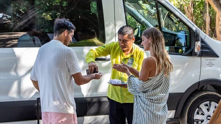 Private Minibus Transfers from Cancun Airport with WiFi