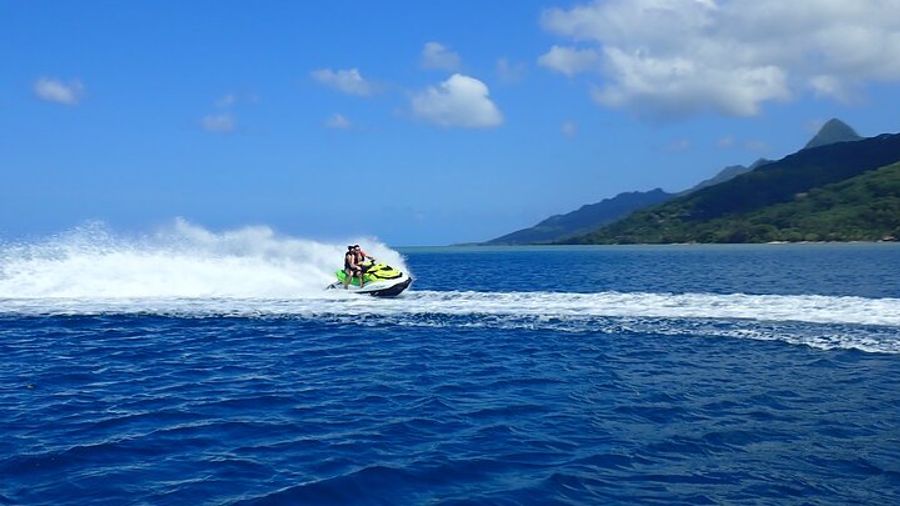 2 hours discovery tour of Moorea by Jet Ski