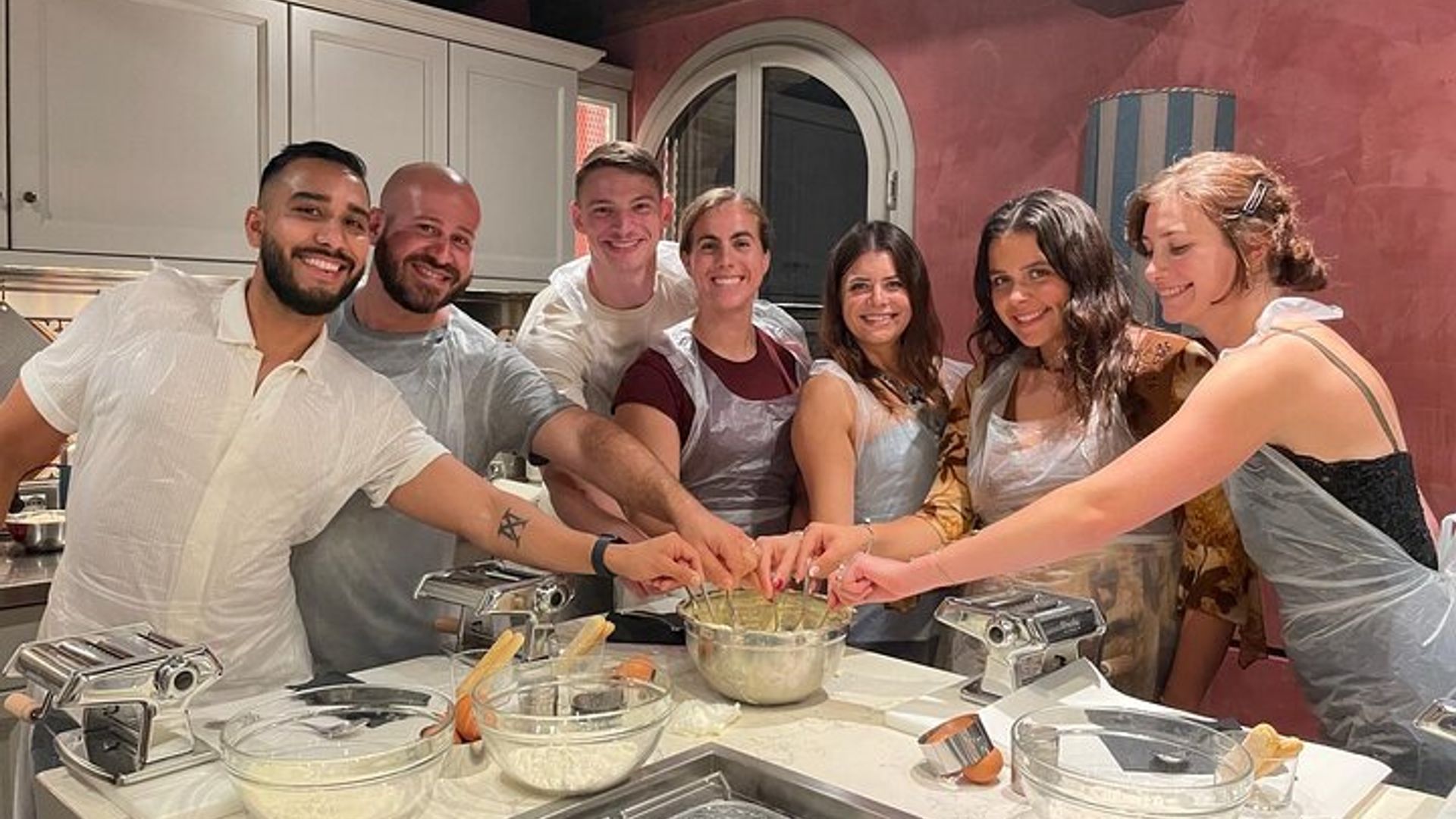 Venice: Pasta and Tiramisu Cooking Class with fine wine