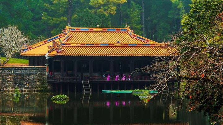 Hue: 3 Tombs + Pagoda with Knowledgeable ES Driver