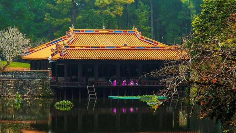 Hue: 3 Tombs + Pagoda with Knowledgeable ES Driver