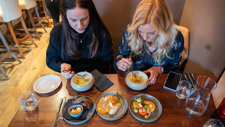 Edinburgh: Small-Group Premium Food Tour