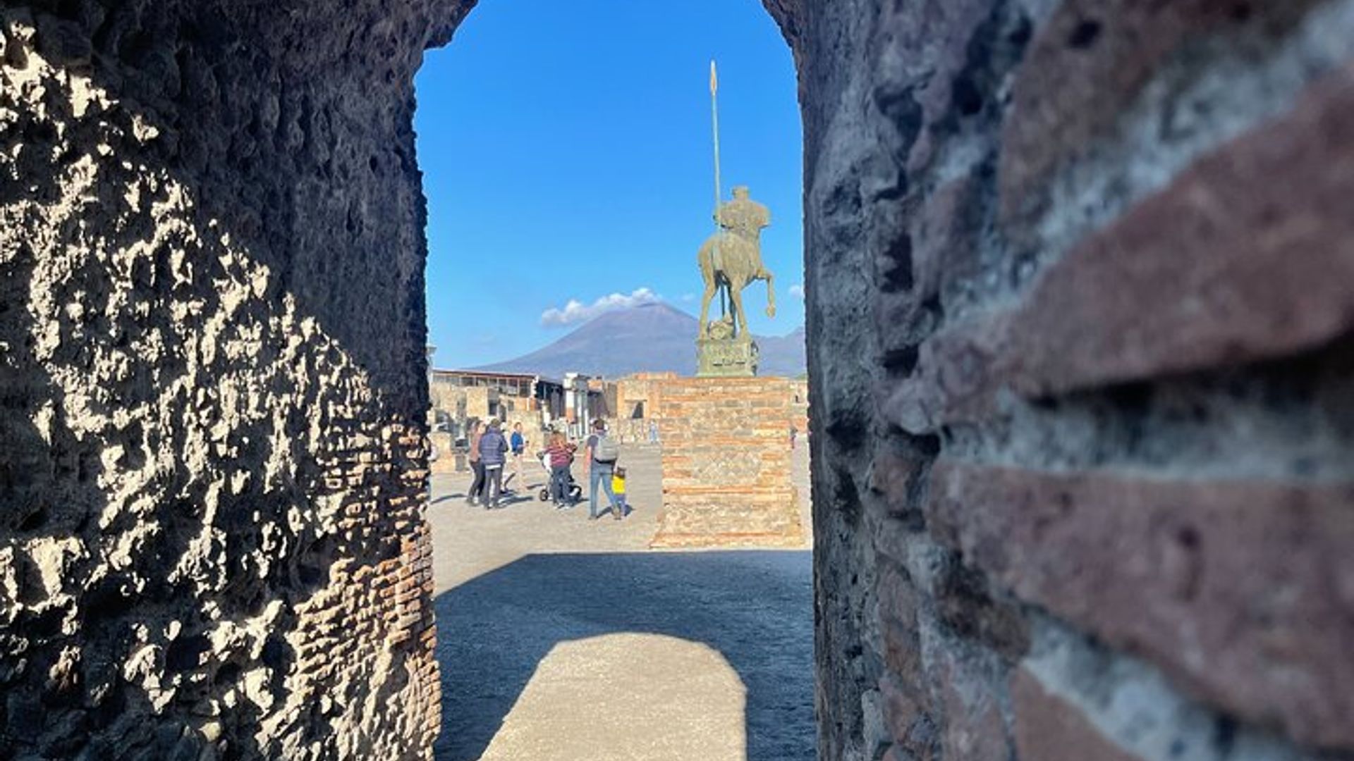 Pompeii: Small-Group Guided Tour From Naples