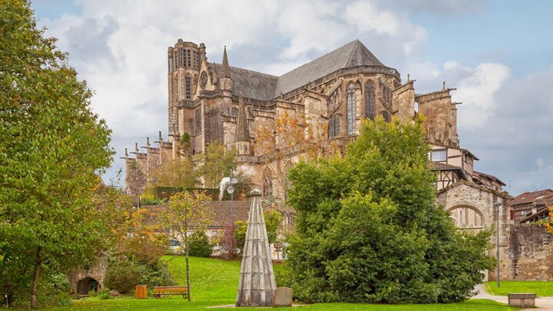 Limoges: visita a pie audioguiada de 2 h 15 min con 17 audiocomentarios