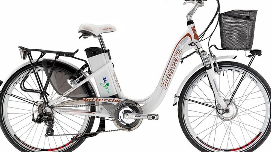 Lake Como: E-Bike City Tour Led by A Tour Guide and an iPad