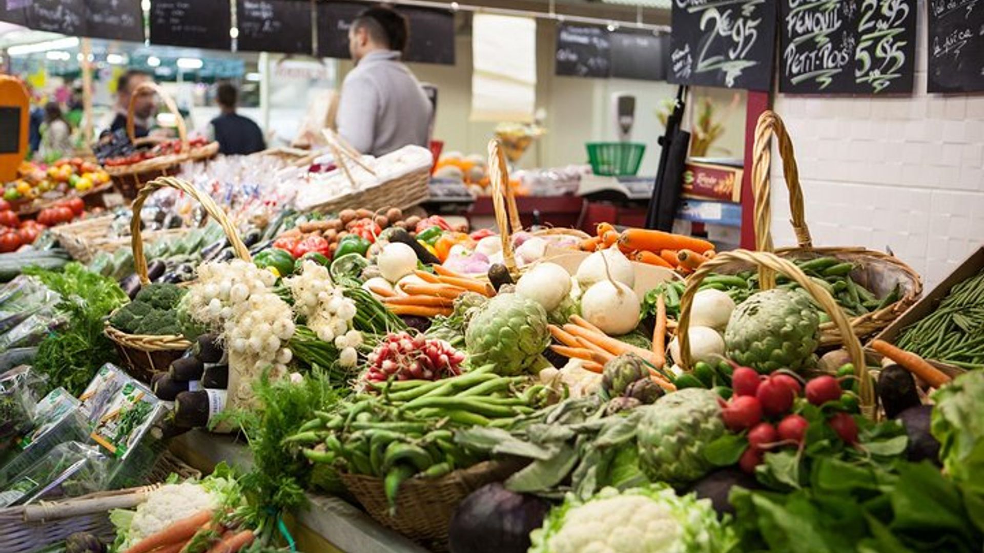 Paris: Private Market Tour and Classic French Cooking Class