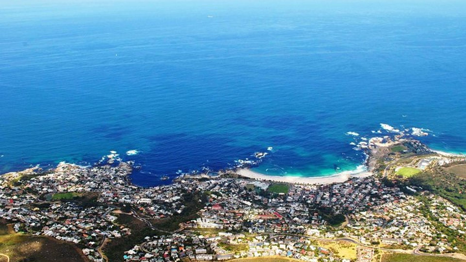 Private Transfer: Cape Town to CPT Airport in Business Car