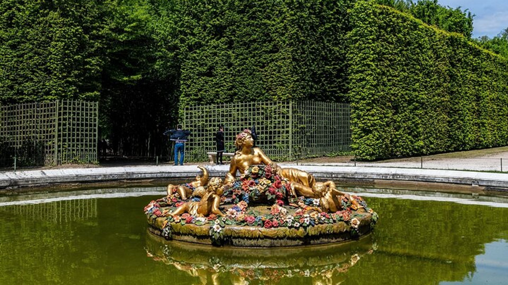 Paris: Palace of Versailles Guided Tour with Garden Access